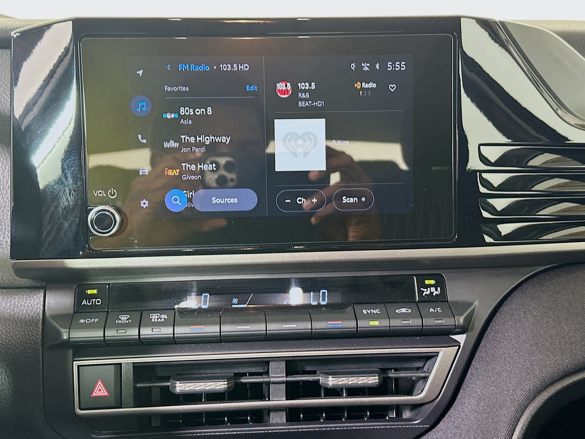 Used 2025 Underground Toyota LE image 24