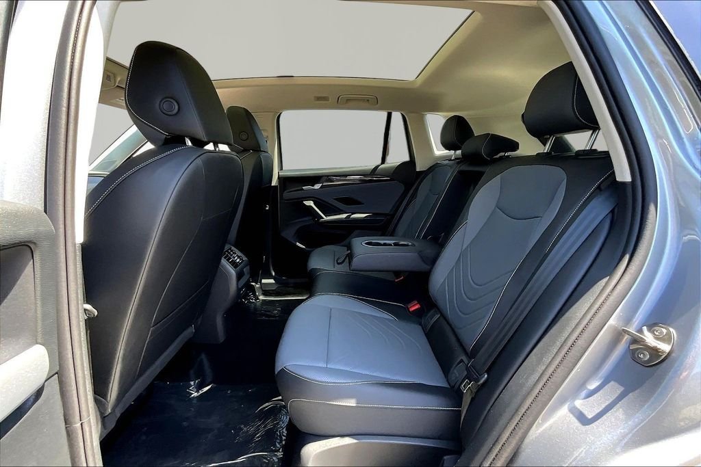 New 2026 Silver Volkswagen 2.0T SE image 23