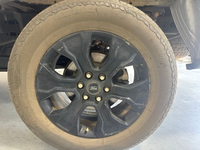 Used 2022 Silver Ford Lariat image 9