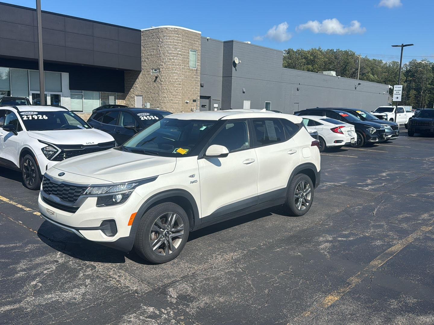 Used 2021 Snow White Pearl Kia LX image 5