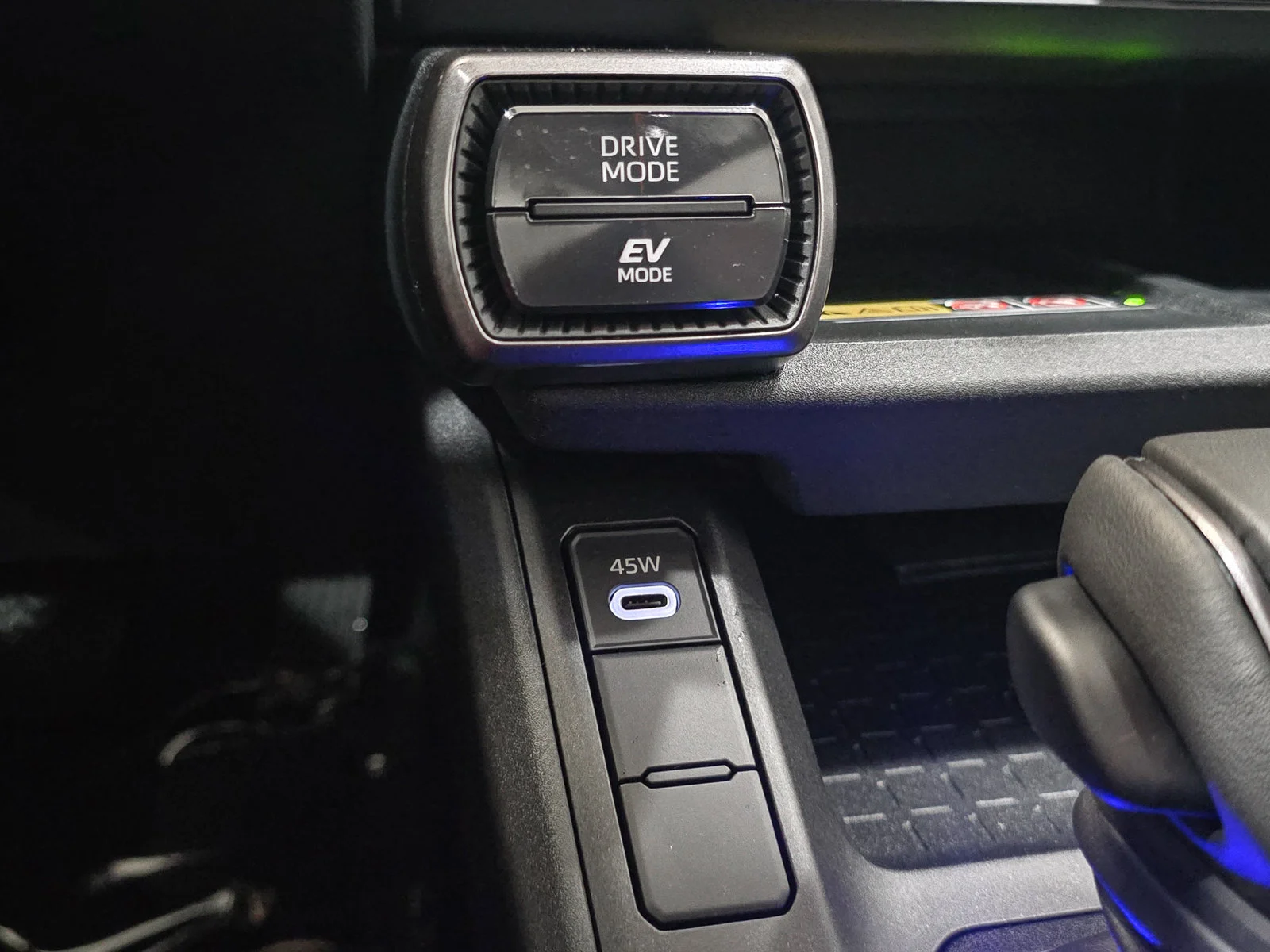 New 2026 Wind Chill Pearl <sup>1</sup> Toyota  XLE Premium image 28