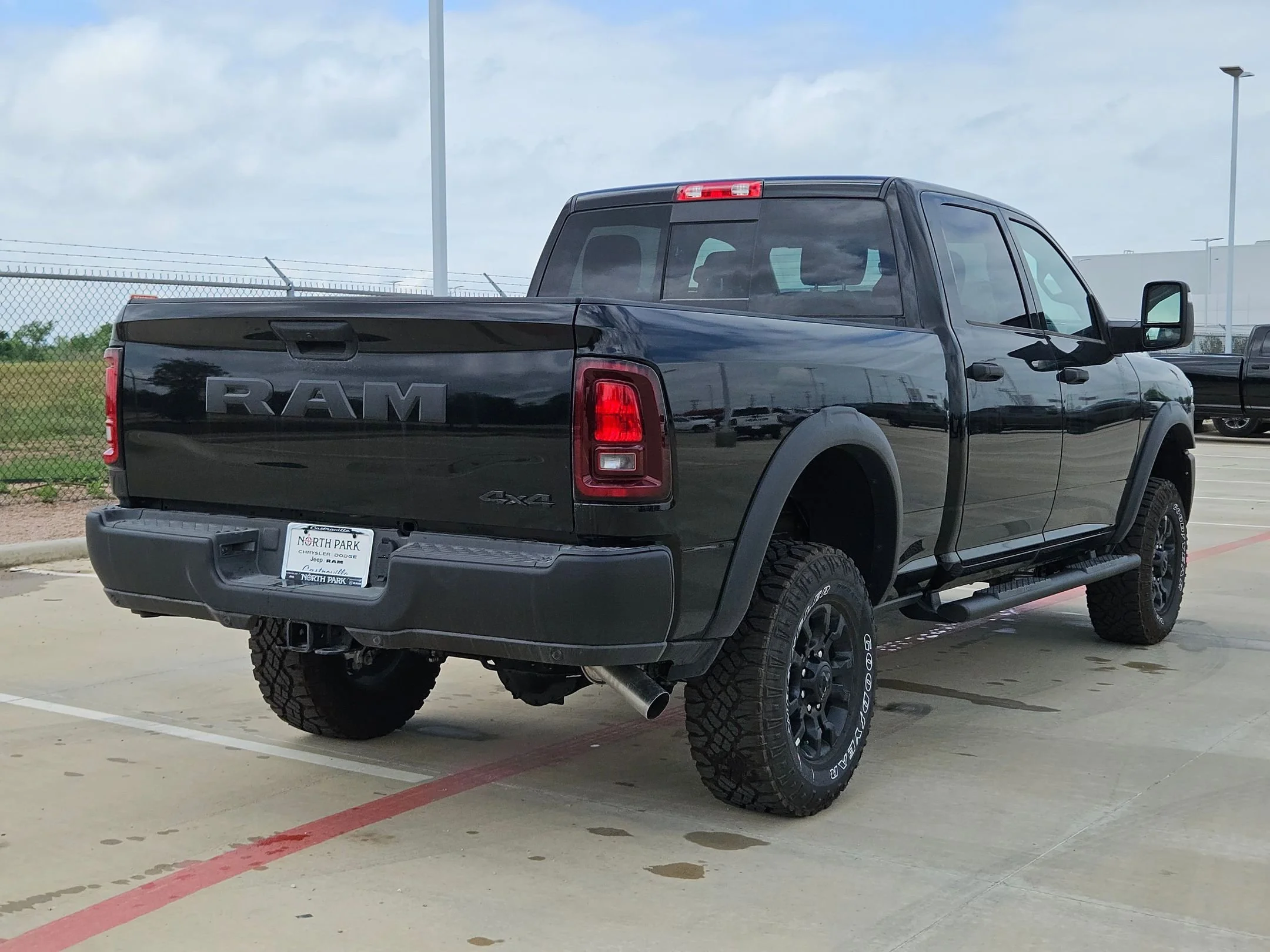 New 2026 Diamond Black Crystal Pearl-Coat Exterior Paint RAM Power Wagon Tradesman image 3