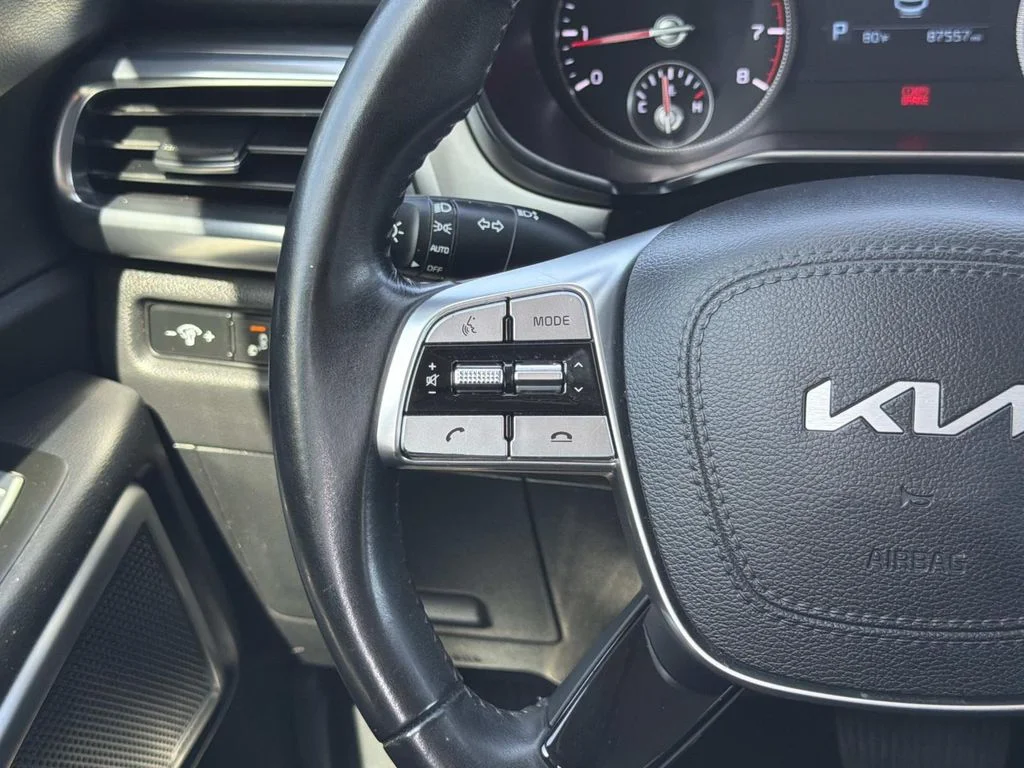 Used 2022 GRAVITY GREY Kia S image 12