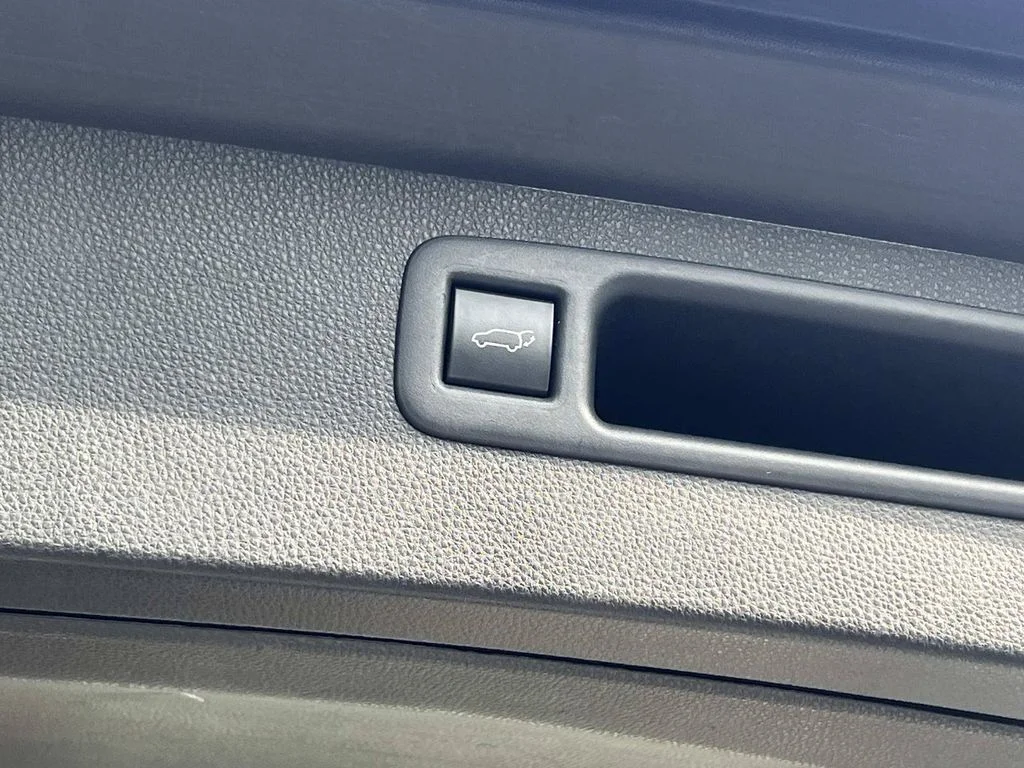 Used 2021 White Toyota XLE image 12