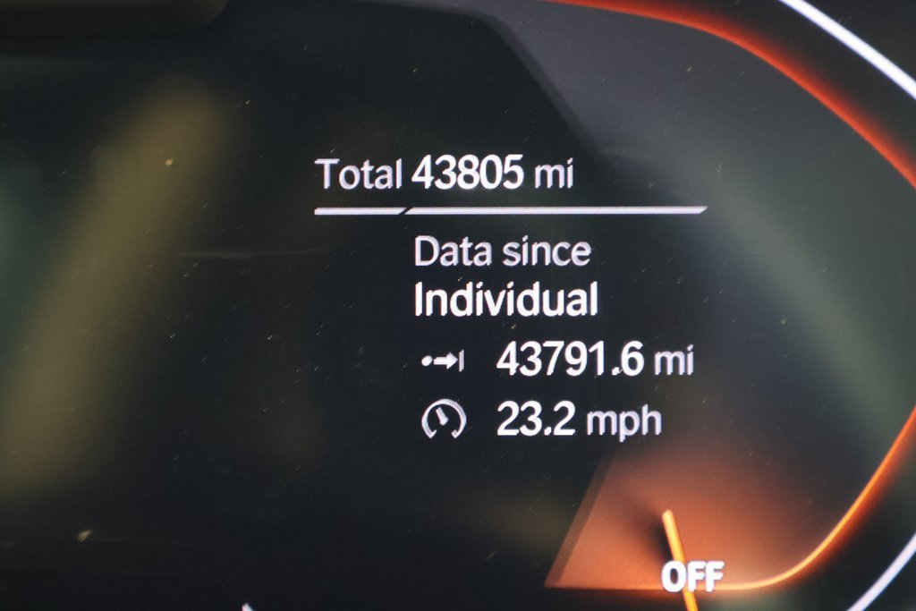 Certified Used 2022 Arctic Grey Metallic BMW xDrive40i image 18