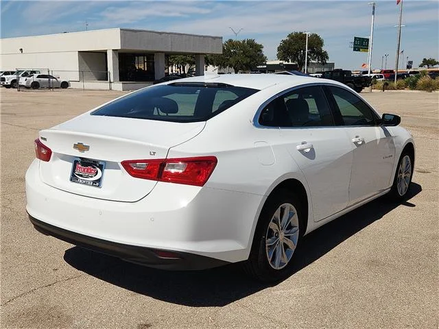Used 2025 White Chevrolet 1LT image 4