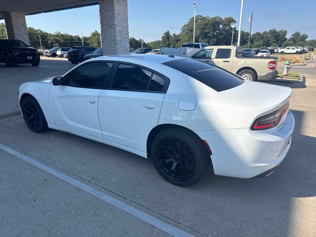 Used 2020 White Dodge SXT RWD image 2