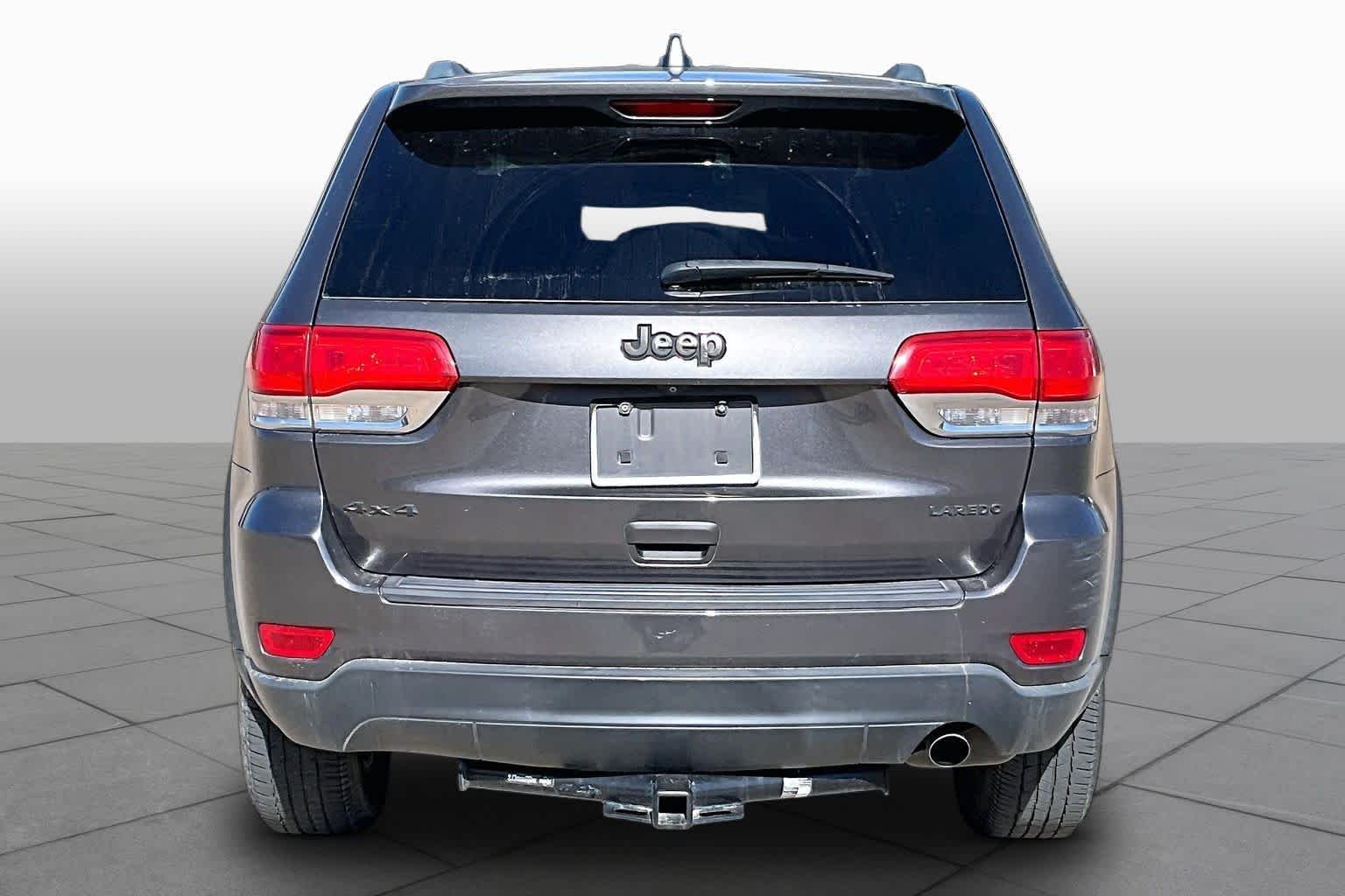 Used 2015 Granite Crystal Metallic Clearcoat Jeep Laredo image 5