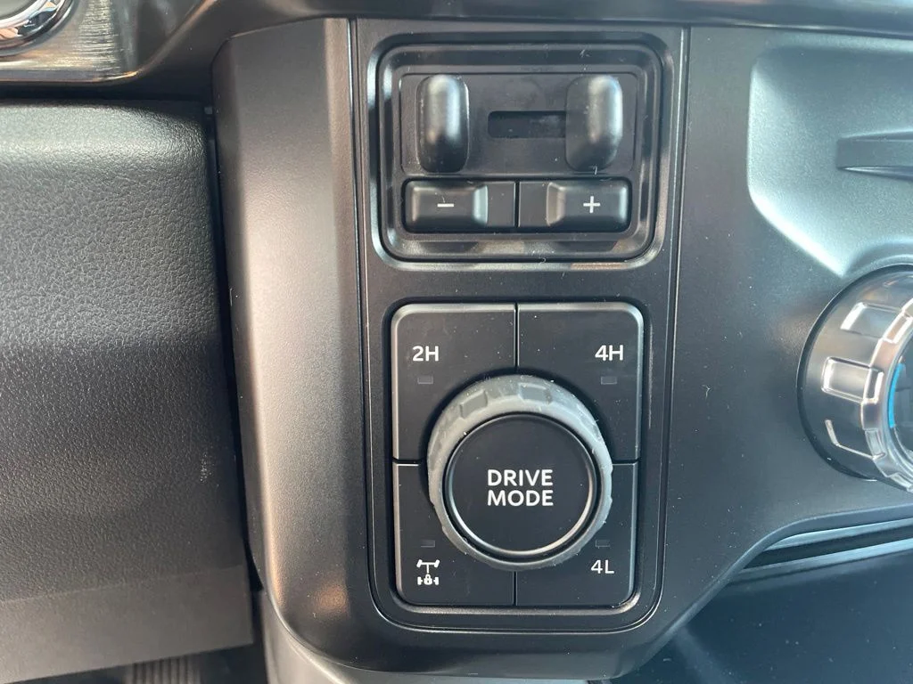 New 2026 CARBONIZED GRAY Ford Lariat image 21