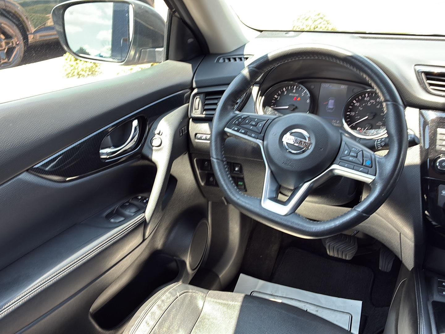 Used 2020 Magnetic Black Pearl Nissan SL image 23