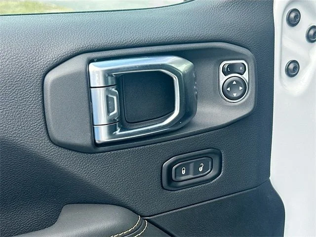 2025 Jeep Wrangler 4-Door Sahara - Photo 12