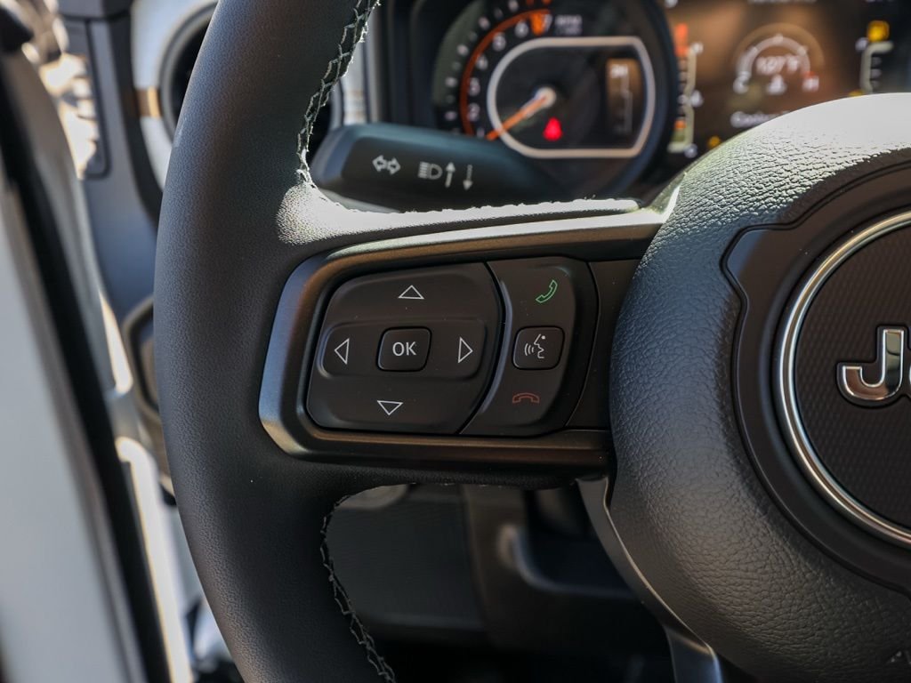 New 2026 Bright White Clear-Coat Exterior Paint Jeep Sport S image 24