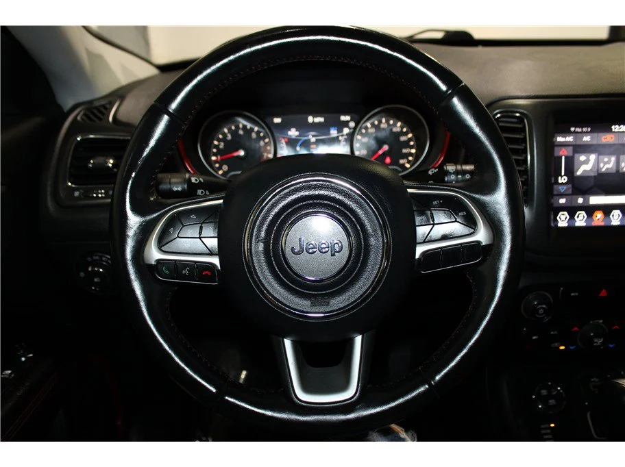Used 2018 Granite Crystal Metallic Clearcoat Jeep Trailhawk image 27
