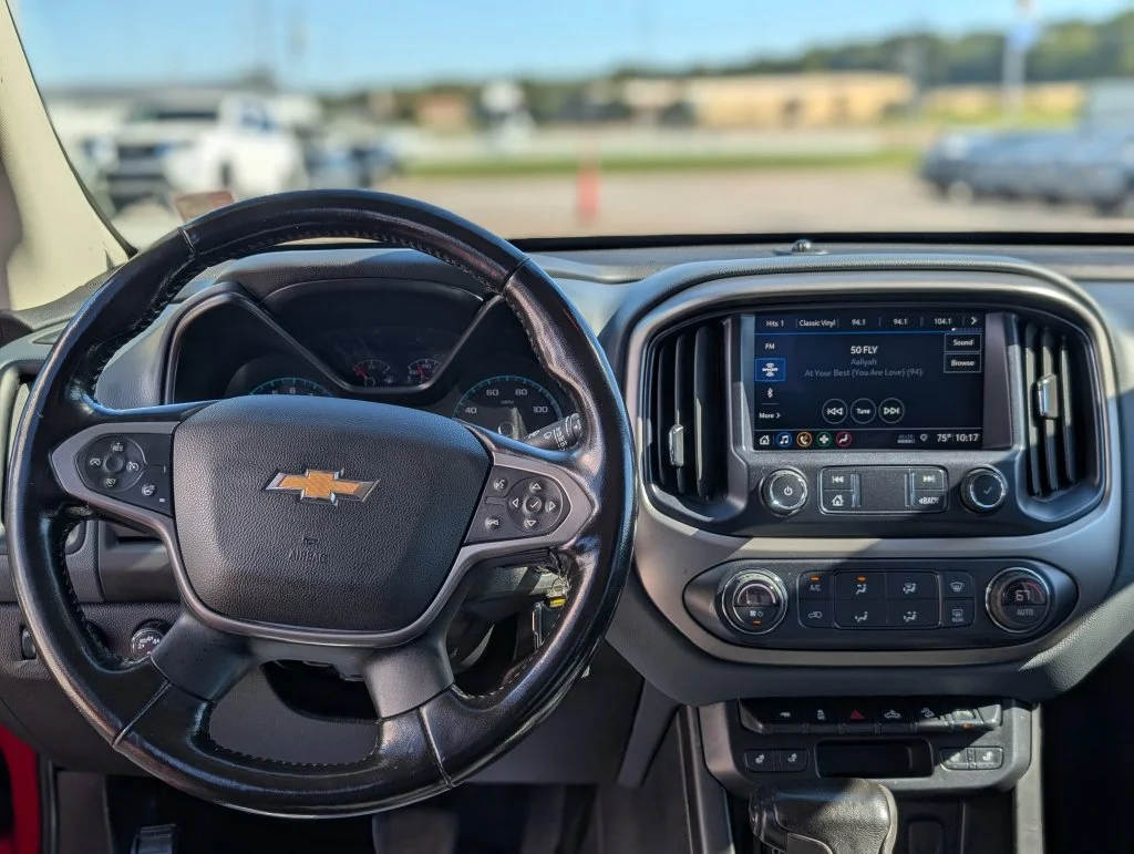 Used 2020 Red Chevrolet Z71 image 16