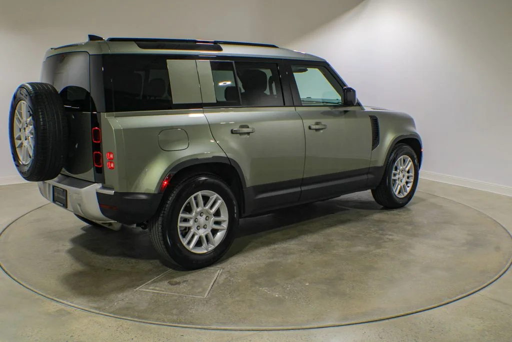Used 2025 Pangea Green Metallic Land Rover S image 5