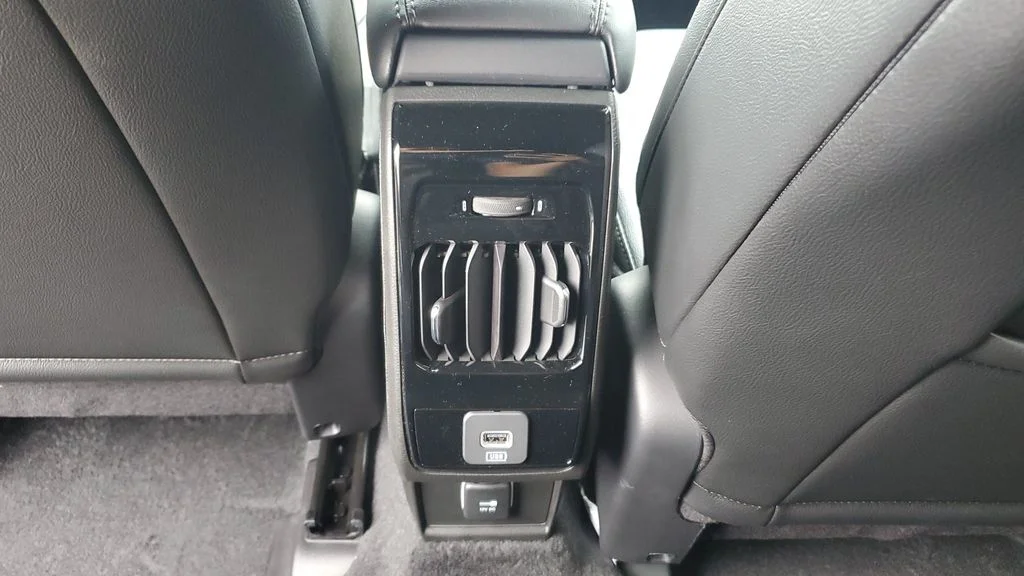 Used 2026 White Jeep Latitude image 13