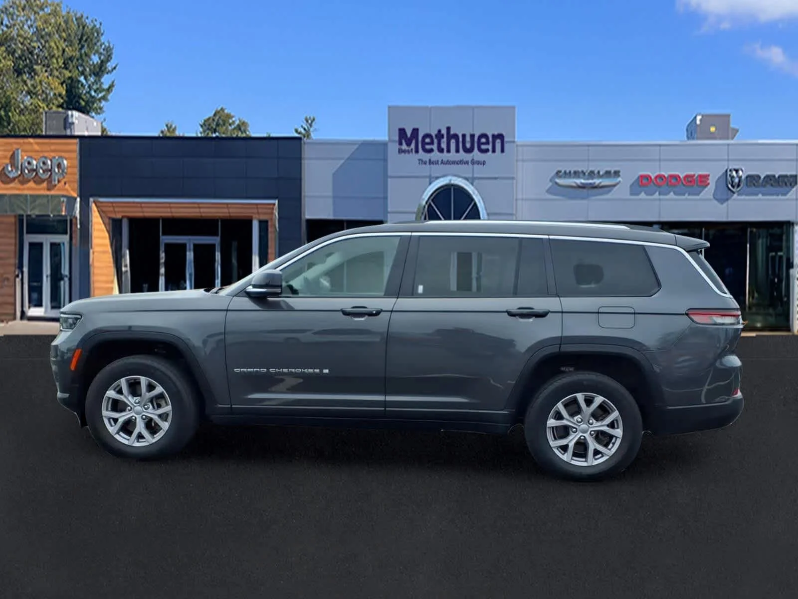 Used 2022 Baltic Gray Metallic Clearcoat Jeep Limited image 7