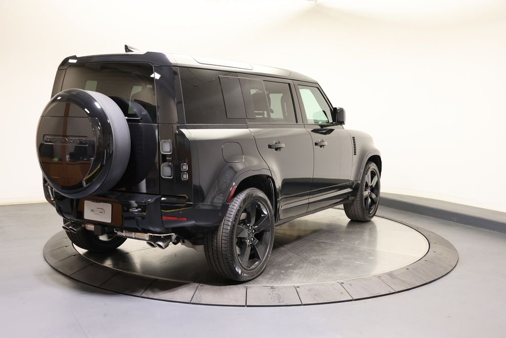 New 2026 Santorini Black Metallic Land Rover V8 image 5