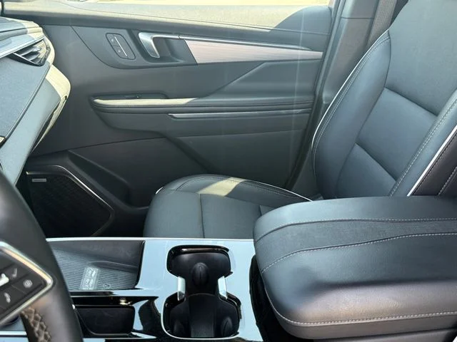 Used 2025 Summit White Buick Preferred image 14