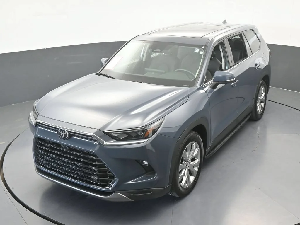 Used 2025 Cloud Toyota Limited image 54