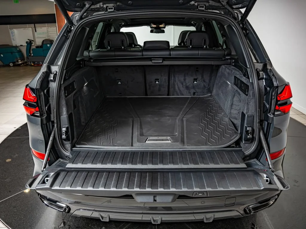 New 2026 Dravit Grey Metallic BMW xDrive40i image 43