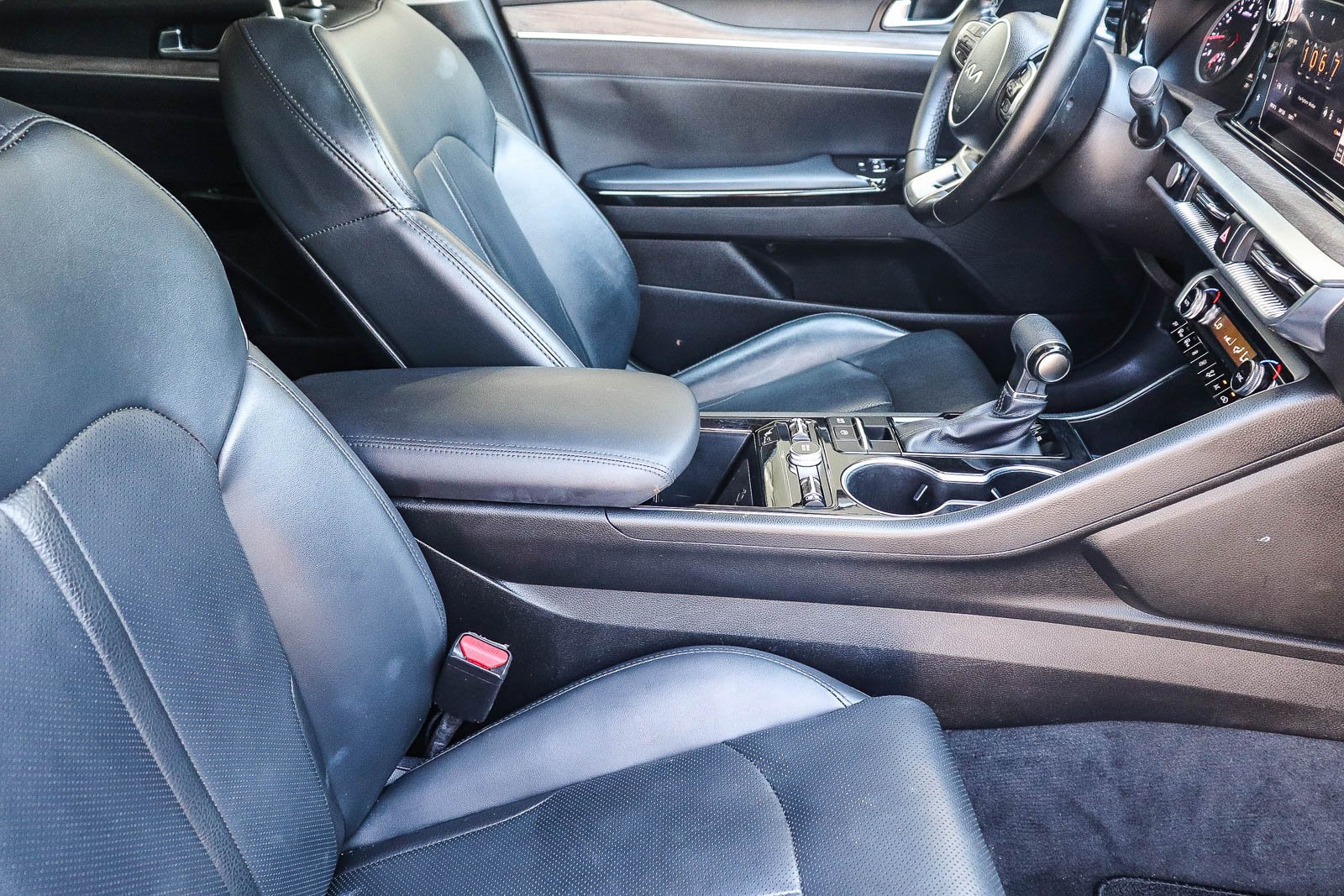Used 2022 Ebony Black Kia EX image 17