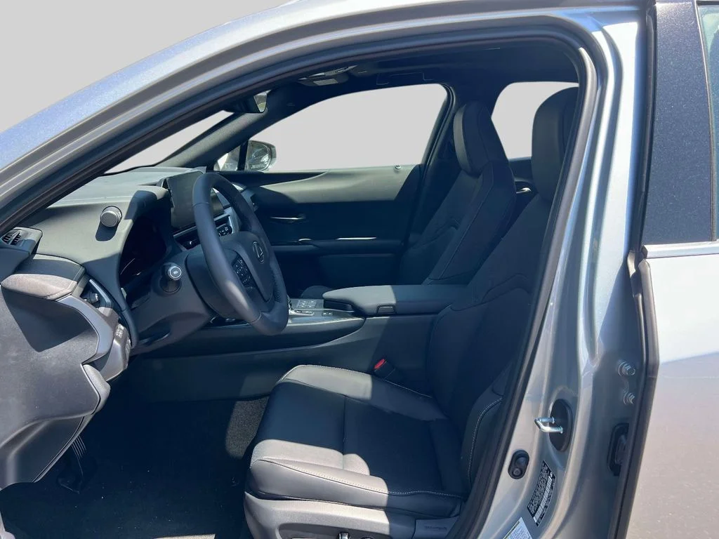 2026 Lexus UX Hybrid 300h Premium - Photo 11