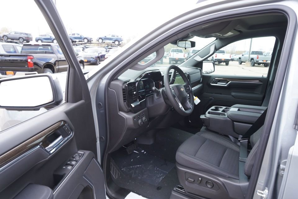 2025 Chevrolet Silverado 1500 LT - Photo 10
