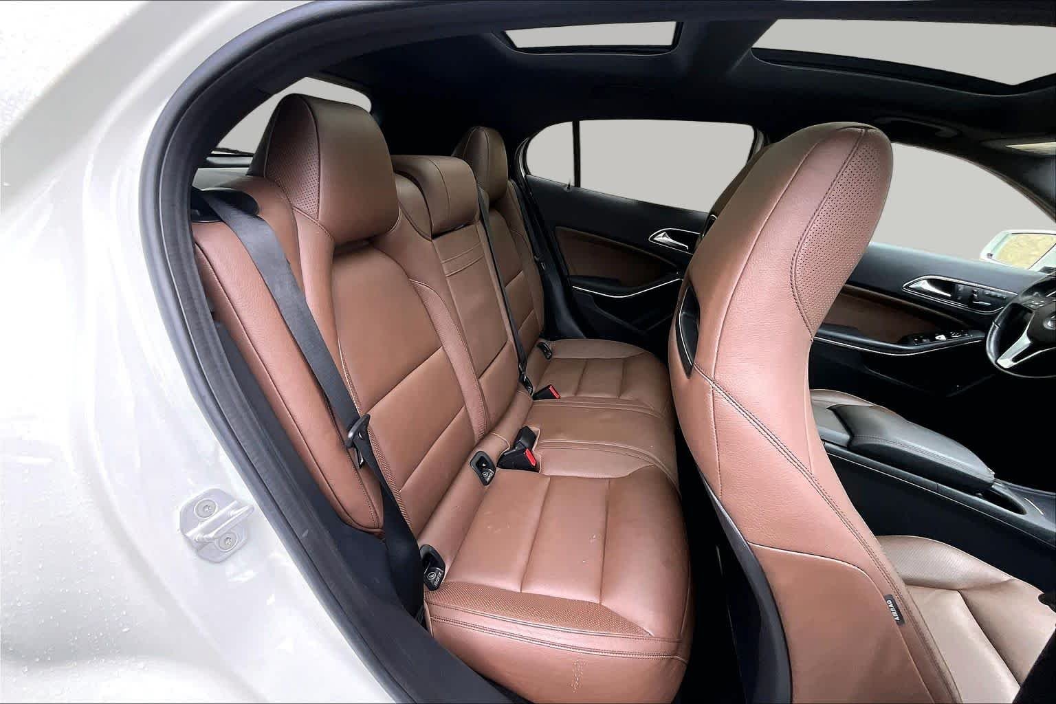 Used 2015 Cirrus White Mercedes-Benz GLA 250 image 34