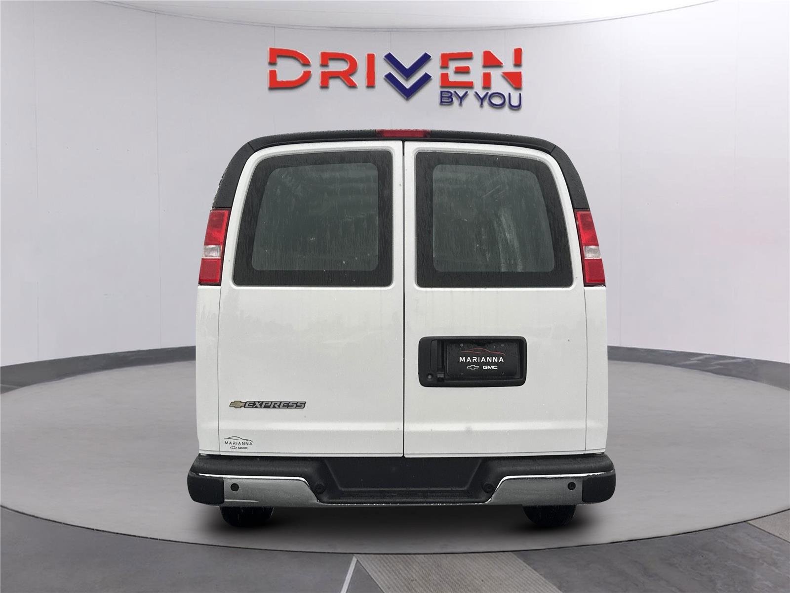 New 2026 Summit White Chevrolet WT image 5