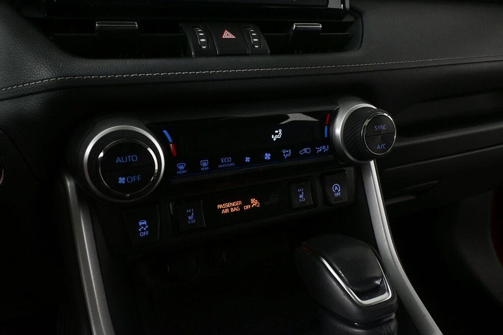 Used 2020 Ruby Flare Pearl TOYOTA XLE Premium image 15