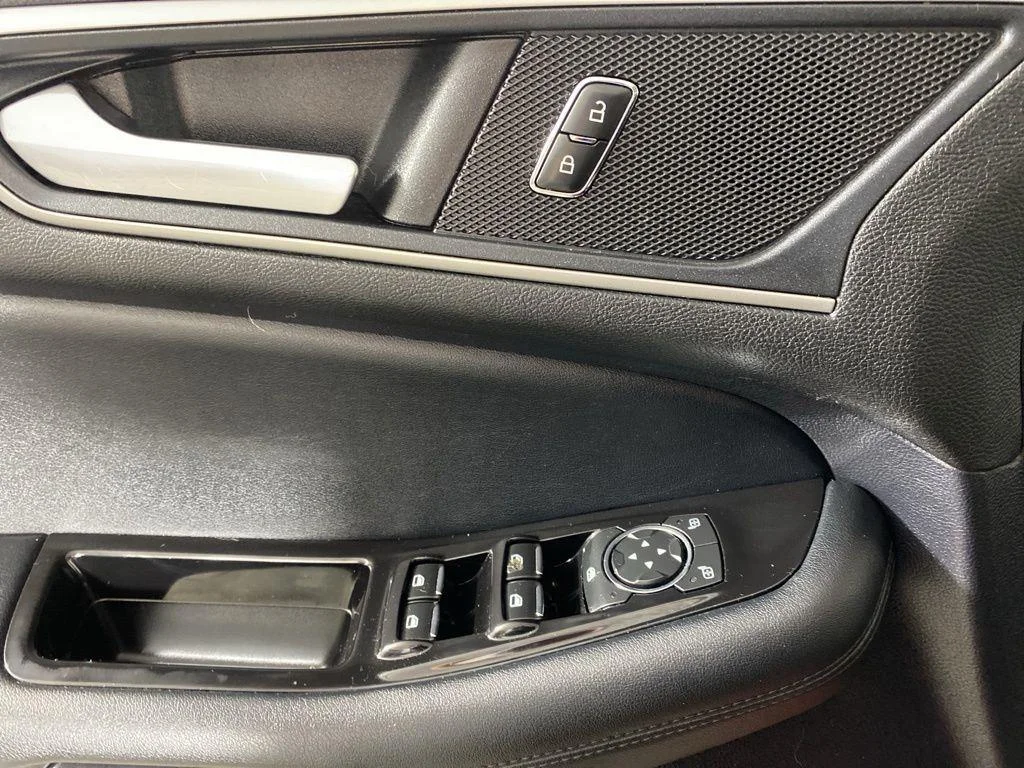 Used 2019 Ruby Red Metallic Ford SEL image 13
