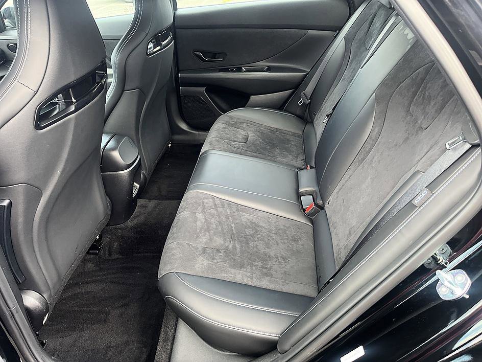 Used 2025 Abyss Black Hyundai Base image 22