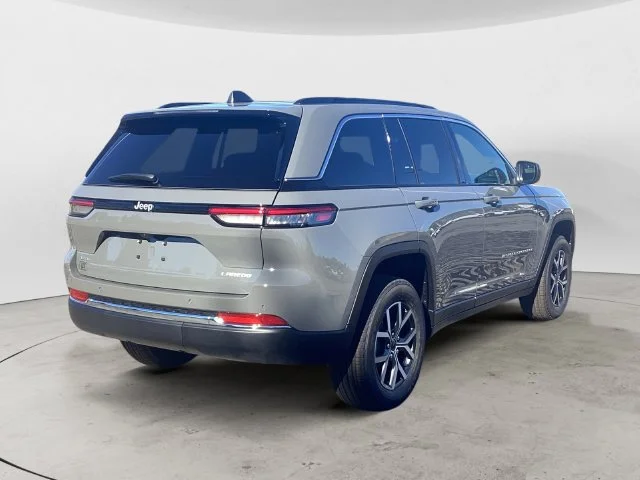 New 2027 Gray Jeep LAREDO 4X4 image 6