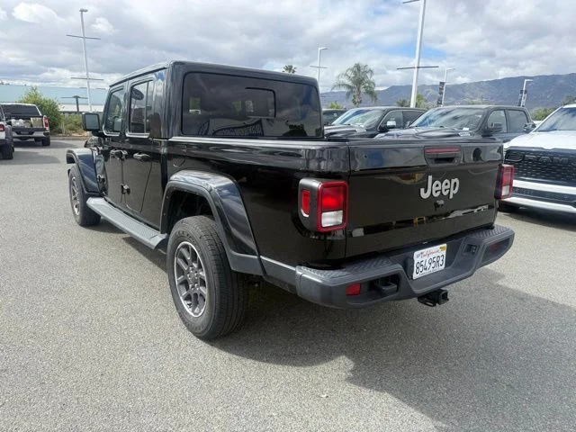 2021 Jeep Gladiator Overland's photo