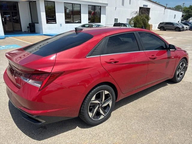 Used 2022 Scarlet Red Hyundai Limited image 6