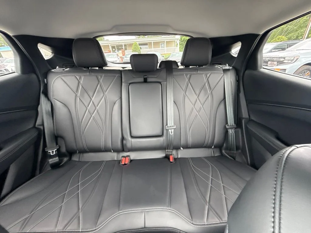 Used 2025 Black Ford Select image 6