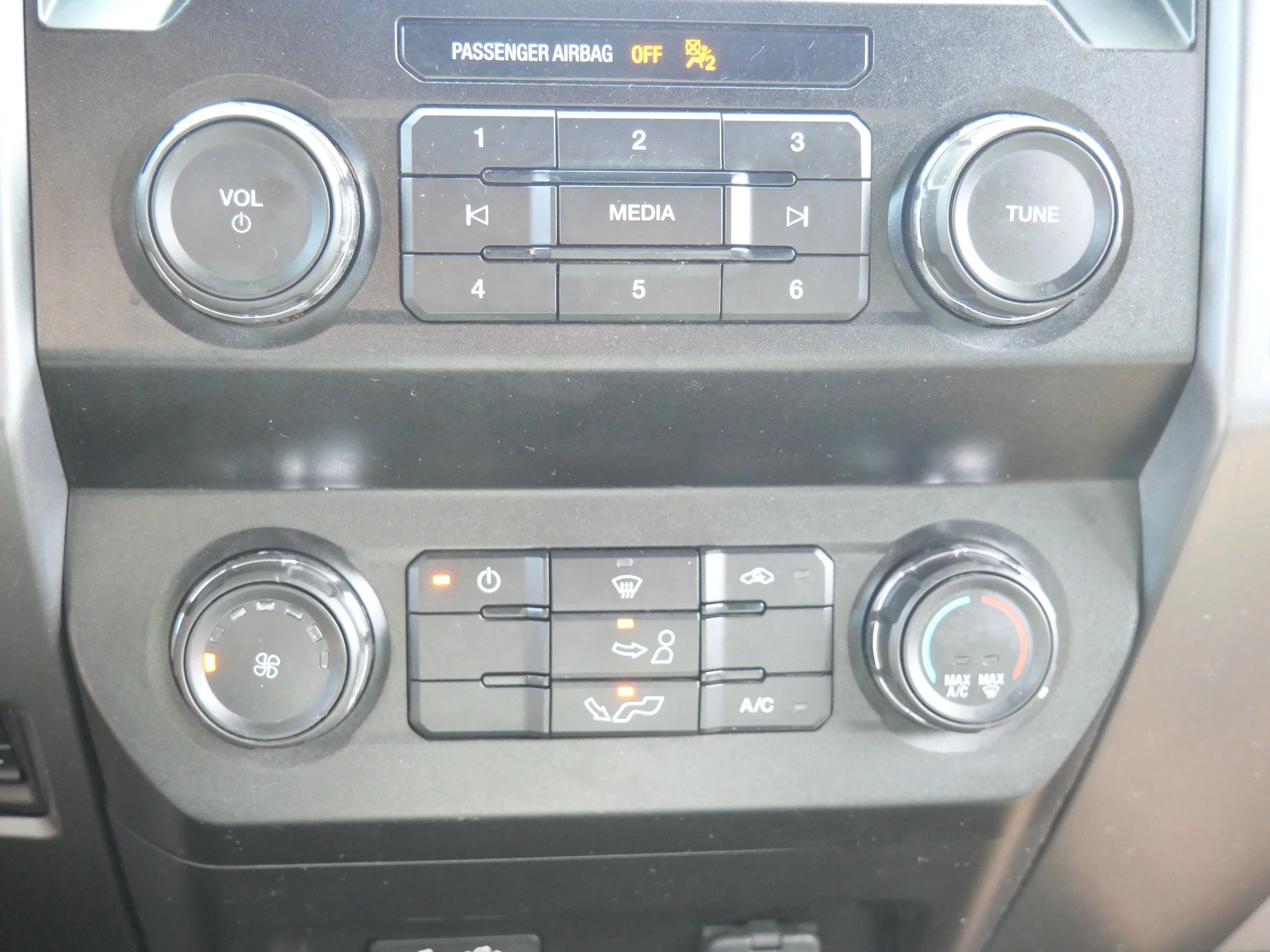 Used 2019 Magnetic Metallic Ford XLT 4WD SuperCab 6.5 Box image 17