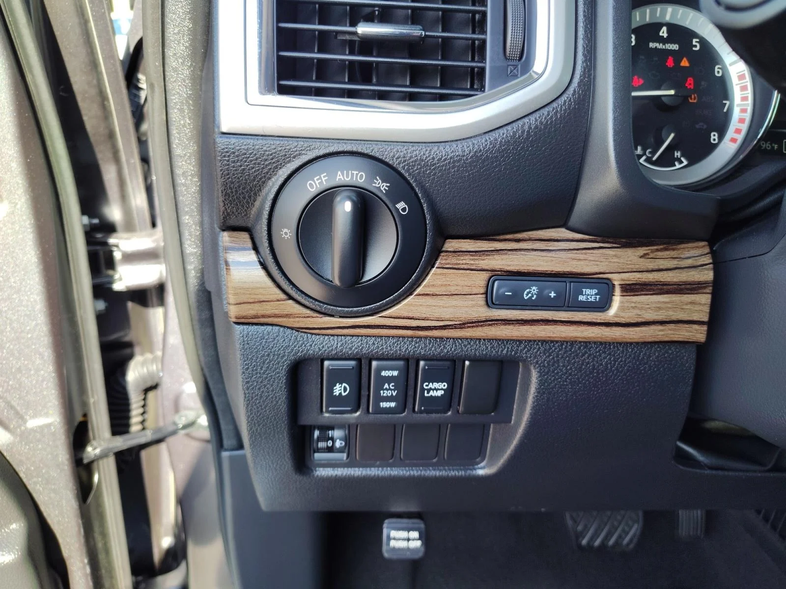 Used 2017 Gray Nissan SL image 16
