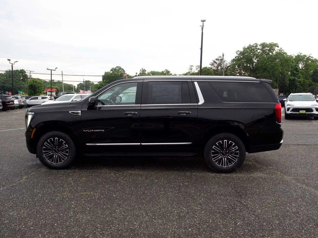 New 2026 Onyx Black GMC Elevation image 4
