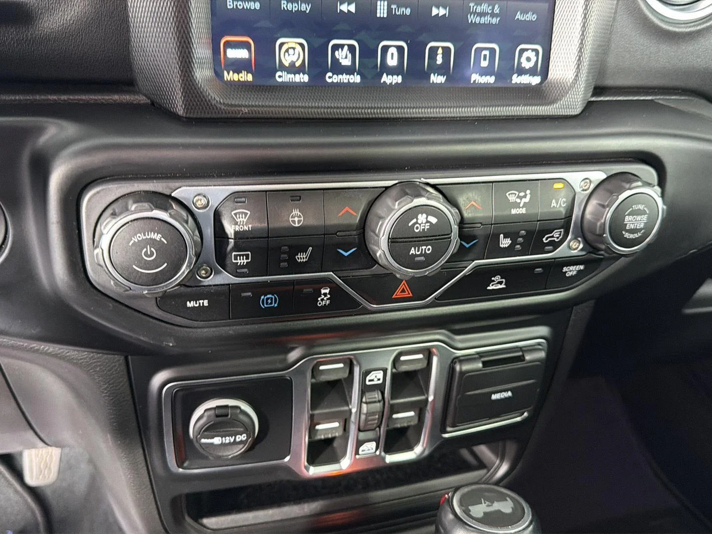 Used 2022 Granite Crystal Metallic Clearcoat Jeep Unlimited Sahara image 37
