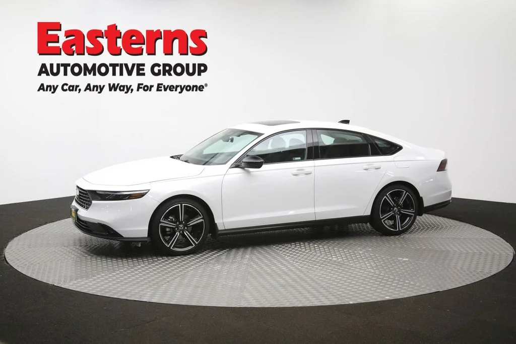 Used 2026 White Honda SE image 57