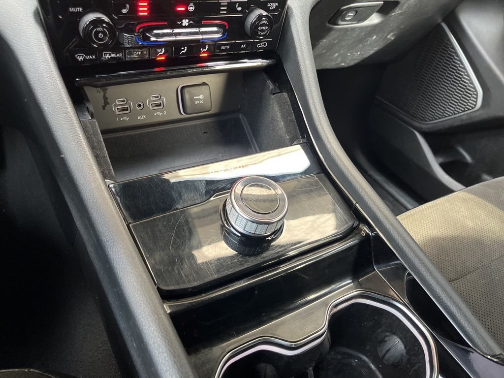 Used 2022 Diamond Black Jeep Altitude image 39