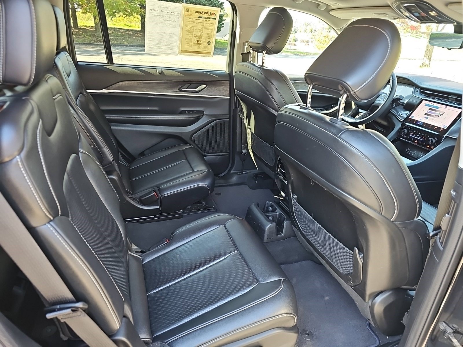 Certified Used 2023 Diamond Black Crystal Pearlcoat Jeep Limited image 15