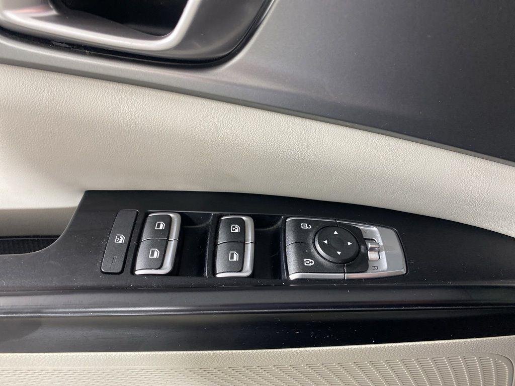 Used 2022 Aurora Black Kia LXS image 12