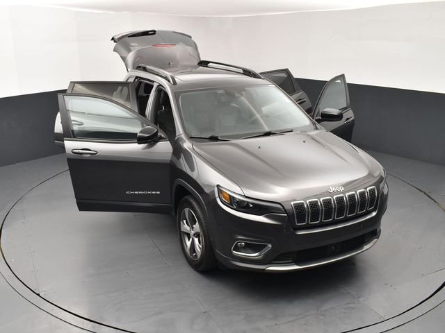 Used 2022 Gray Jeep Limited image 25