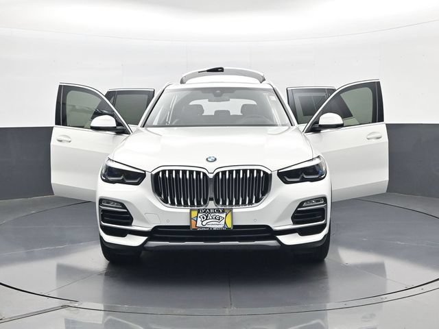 Used 2021 White BMW xDrive40i image 31