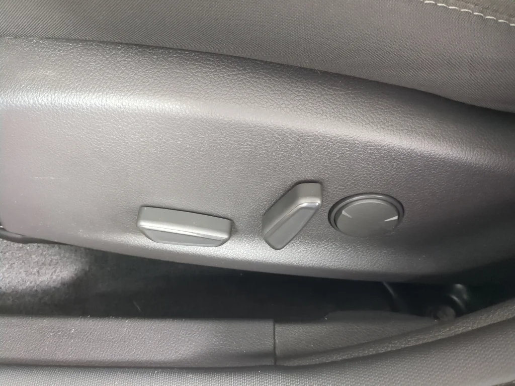 Used 2016 Gray Ford SE image 12