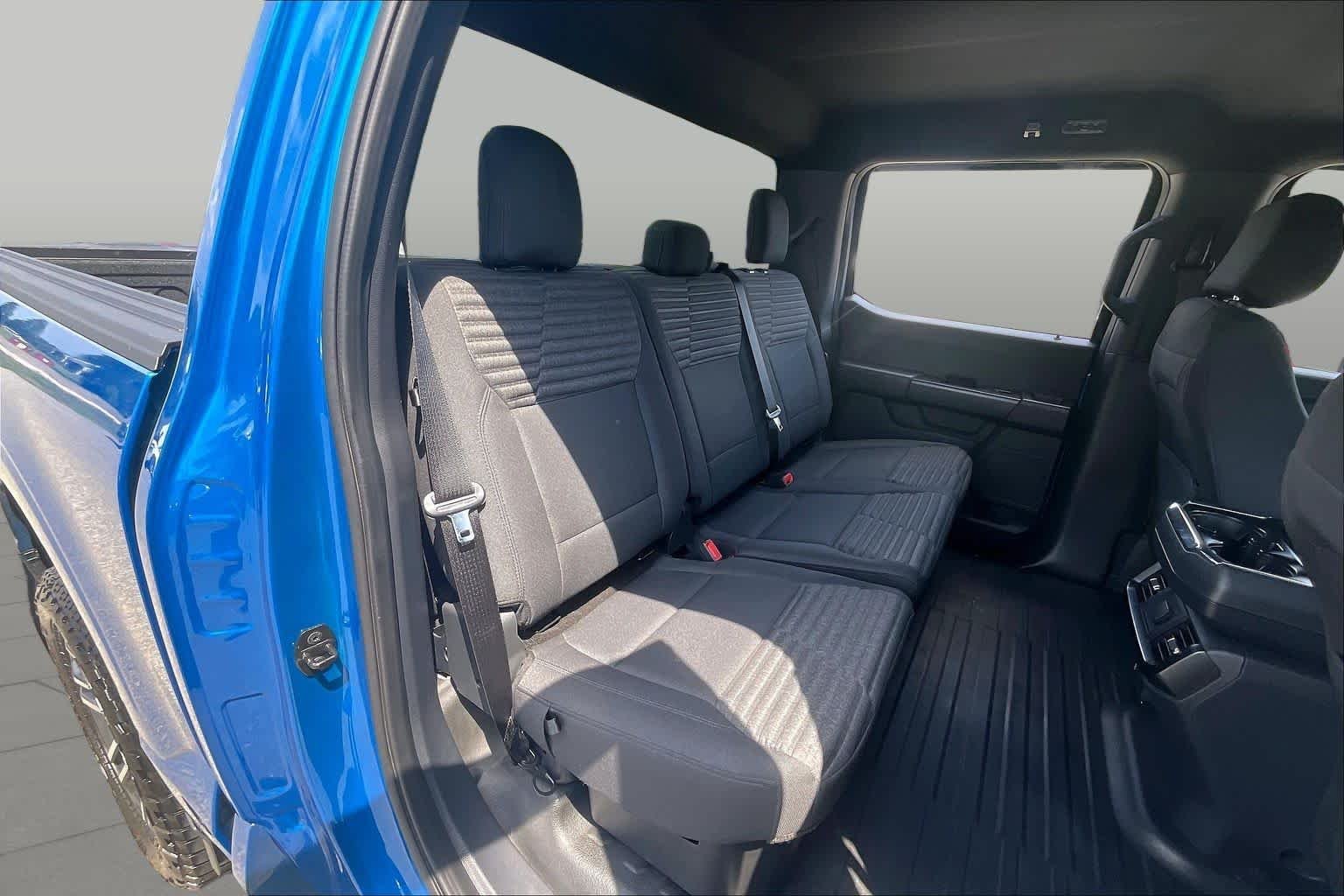 Used 2021 Velocity Blue Metallic Ford XL image 17