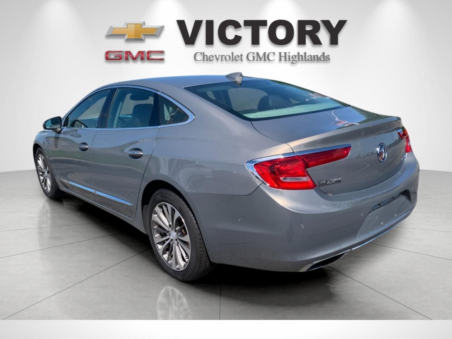 Used 2019  Buick Premium I Group image 5